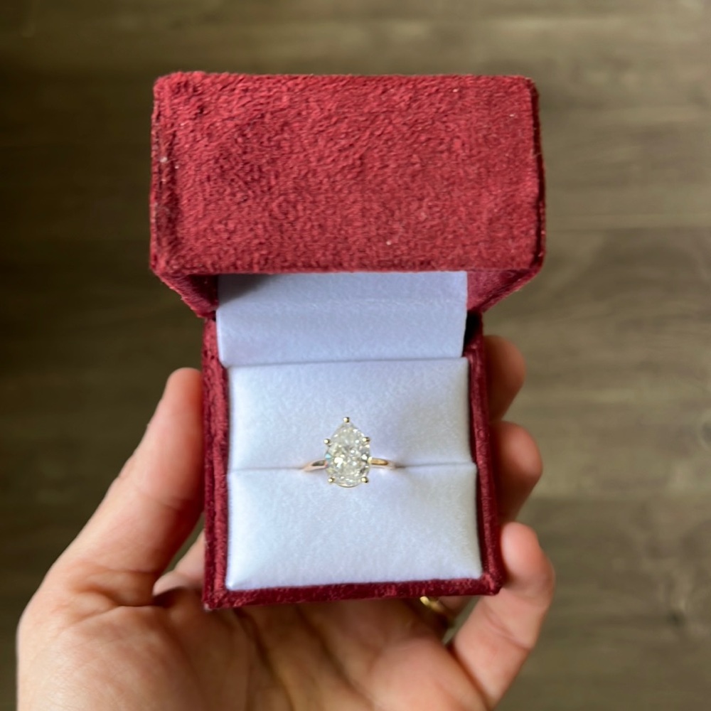 4 CT  moissanite engagement ring/ 10kt gold size 6
